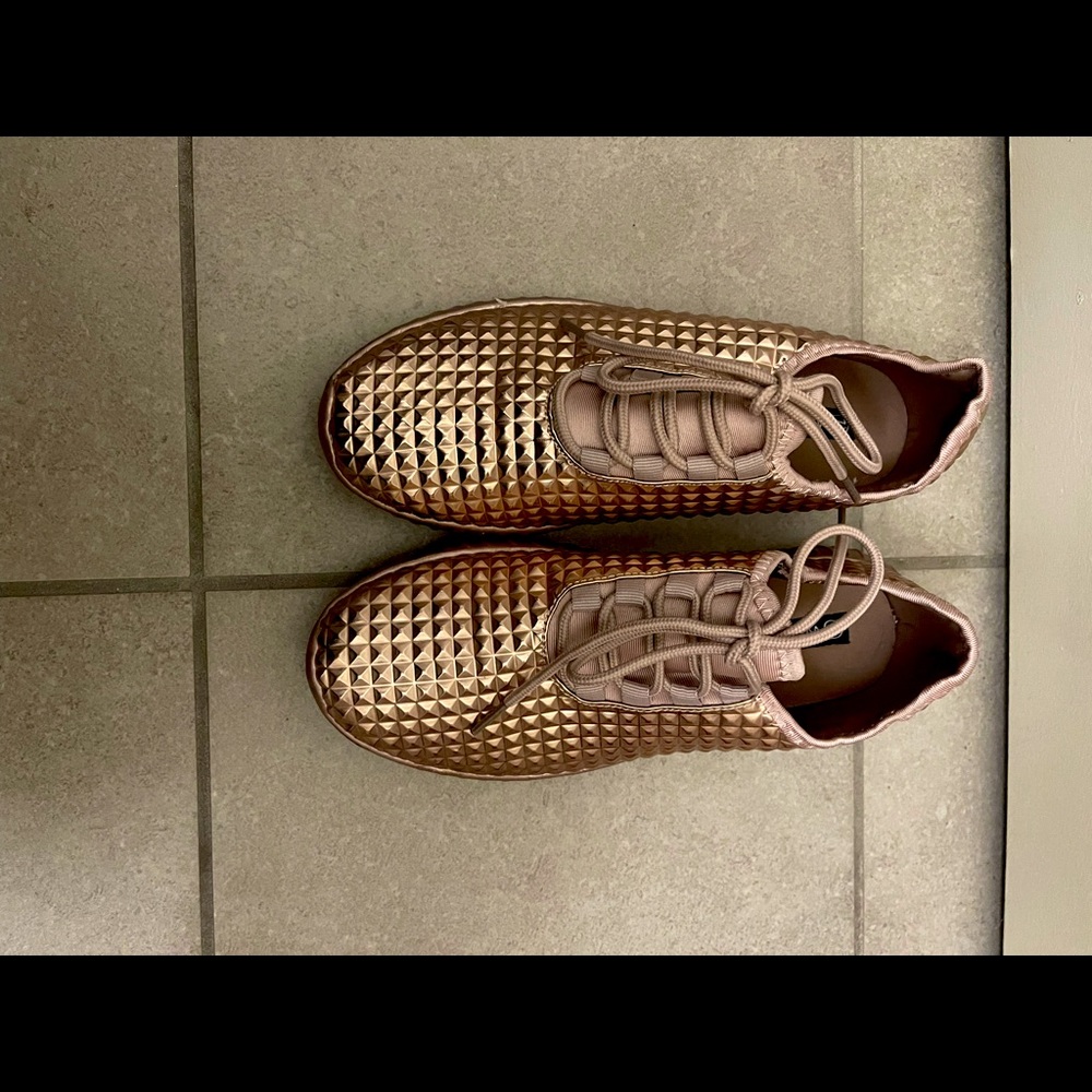 Only worn once! Good everyday cute shoes! So cute they are a little small for me
